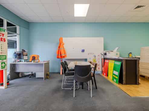 Office/retail space in Summerhill