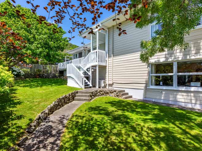 18 Tui Crescent, Waikanae