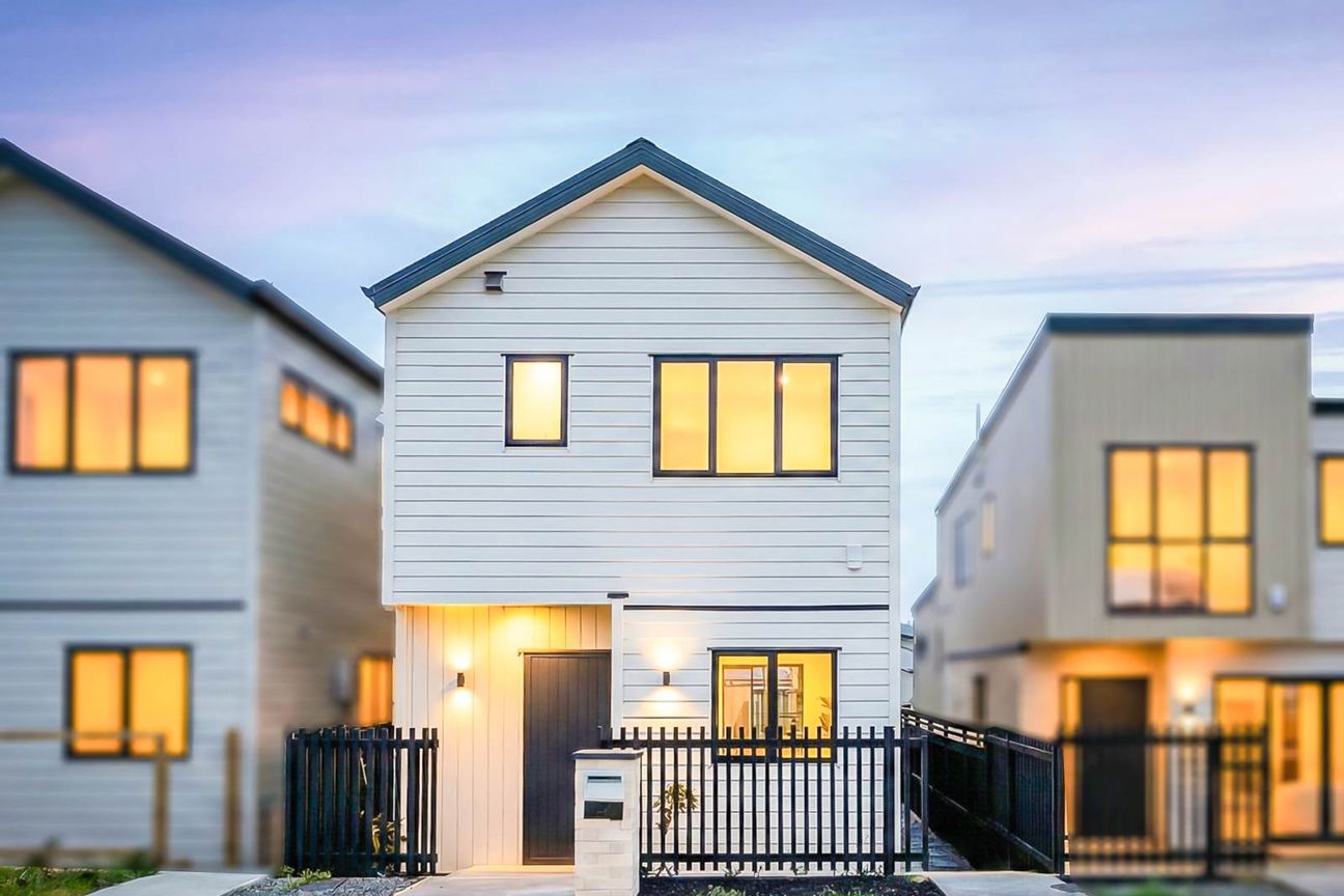 Dual Homes Beside Costco – Rare & Rewarding - Ansicht 2