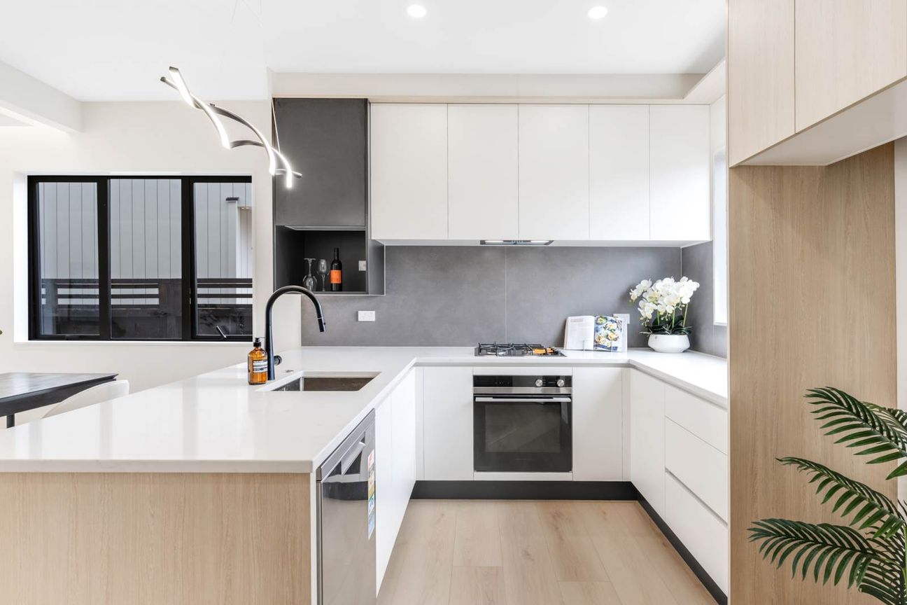 Dual Homes Beside Costco – Rare & Rewarding - Mehr