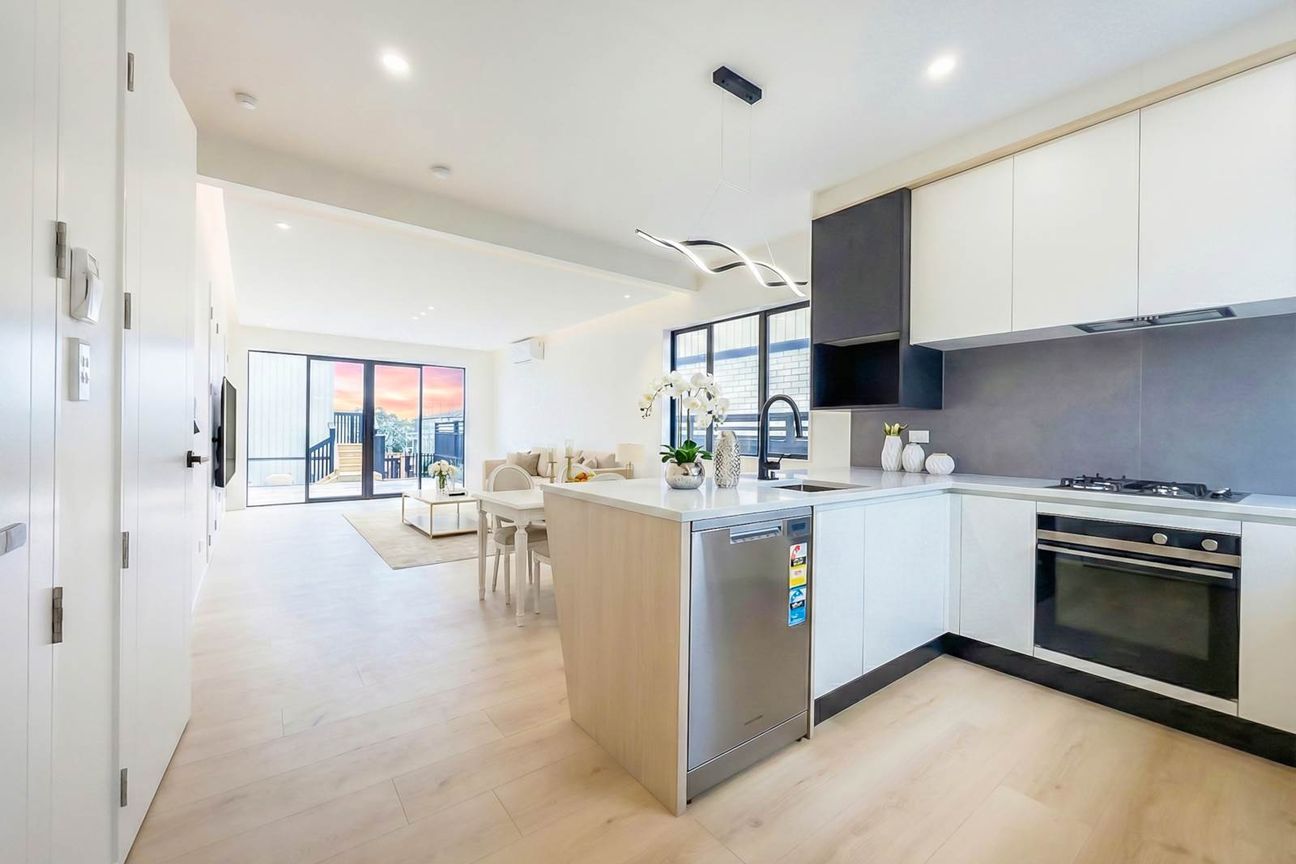 Dual Homes Beside Costco – Rare & Rewarding - Ansicht 3