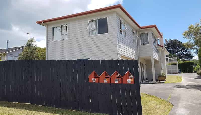 2/16 Kauri Glen Road, Northcote