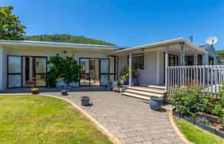 10 Winara Avenue, Waikanae