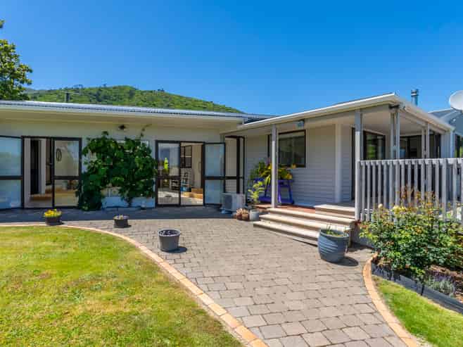 10 Winara Avenue, Waikanae