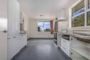 8 Penguin Grove, Waitangirua