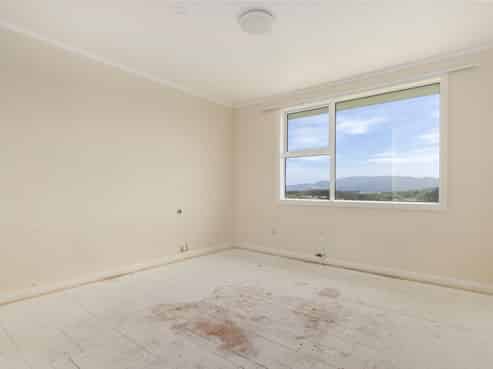 8 Penguin Grove, Waitangirua