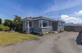 93 Bartholomew Road, Levin