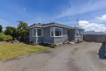 93 Bartholomew Road, Levin