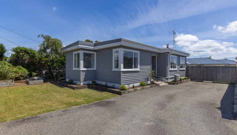 93 Bartholomew Road, Levin