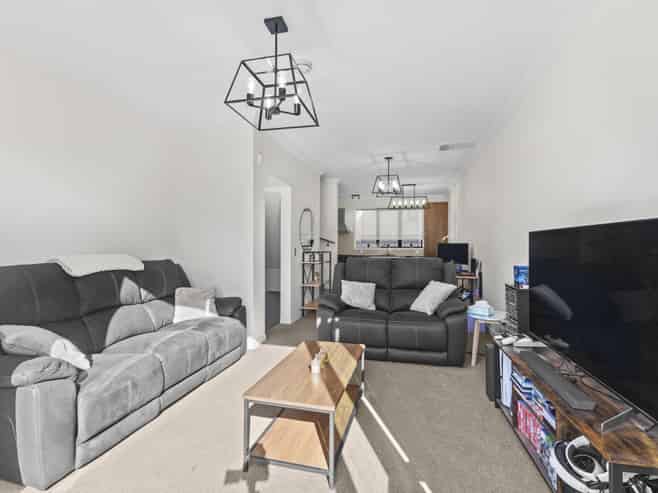 86 Norwood Drive, Flat Bush