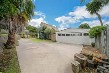 19 Paparoa Road, Cockle Bay