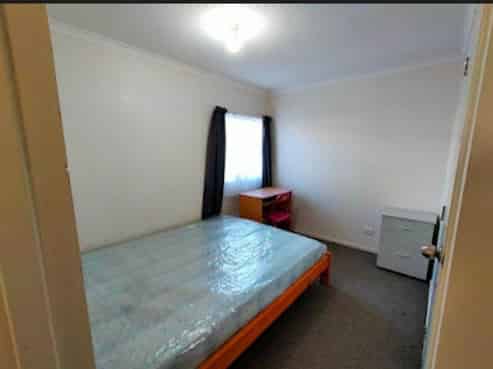 10A Holdaway Avenue, Northcote