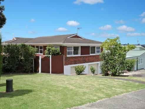 10A Holdaway Avenue, Northcote