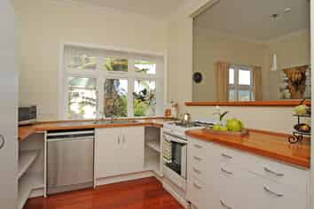 Top Flat/132a Kelburn Parade, Kelburn