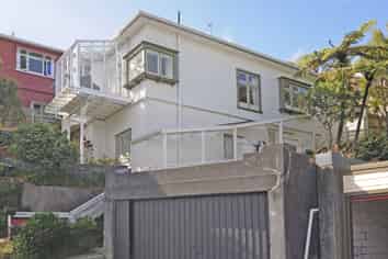 Top Flat/132a Kelburn Parade, Kelburn