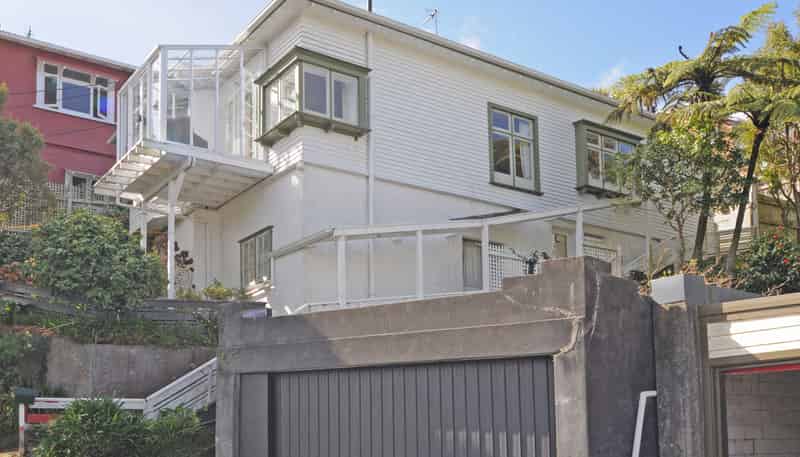 Top Flat/132a Kelburn Parade, Kelburn