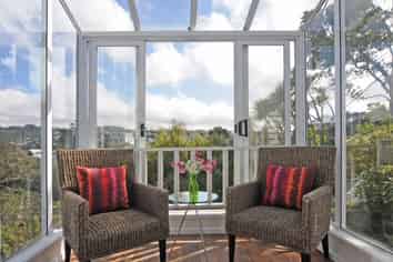 Top Flat/132a Kelburn Parade, Kelburn