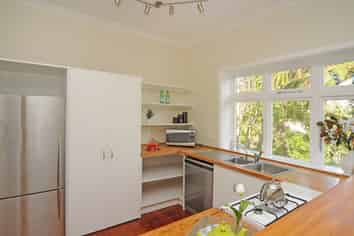 Top Flat/132a Kelburn Parade, Kelburn