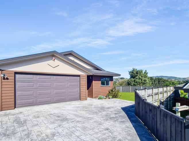 35 Peppertree Lane, Woodridge