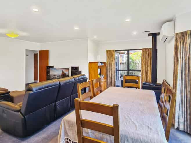 35 Peppertree Lane, Woodridge