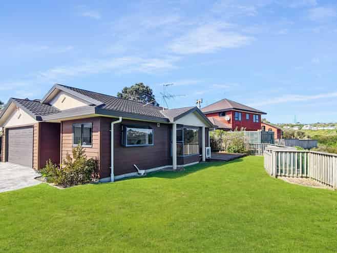 35 Peppertree Lane, Woodridge