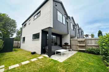 7/12 Enderby Drive, Te Atatu Peninsula