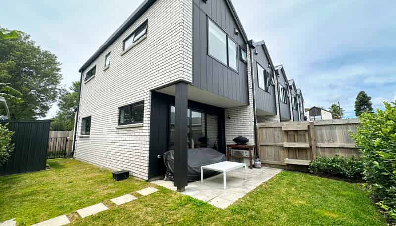 7/12 Enderby Drive, Te Atatu Peninsula