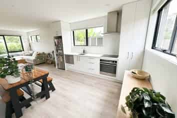 7/12 Enderby Drive, Te Atatu Peninsula