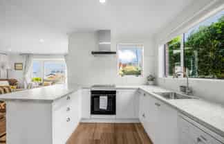 28 Satara Crescent, Khandallah