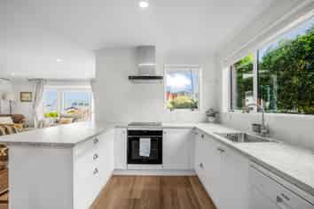 28 Satara Crescent, Khandallah