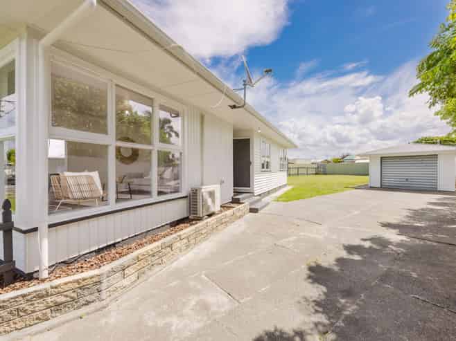 57 Harold Holt Avenue, Onekawa