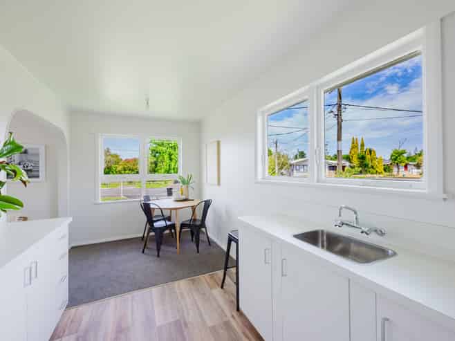 57 Harold Holt Avenue, Onekawa