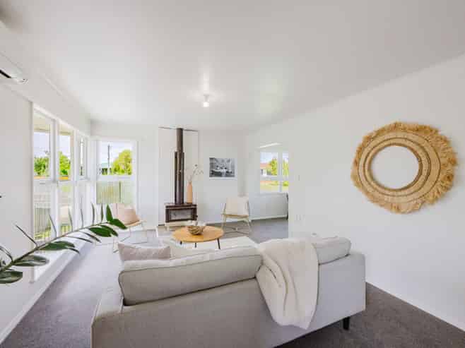 57 Harold Holt Avenue, Onekawa