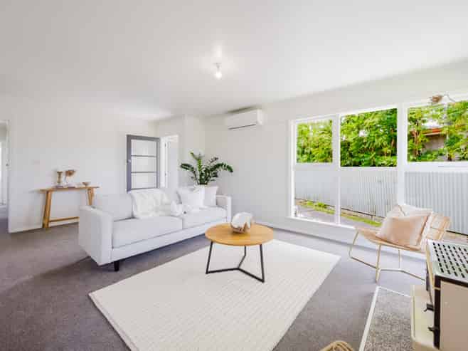 57 Harold Holt Avenue, Onekawa