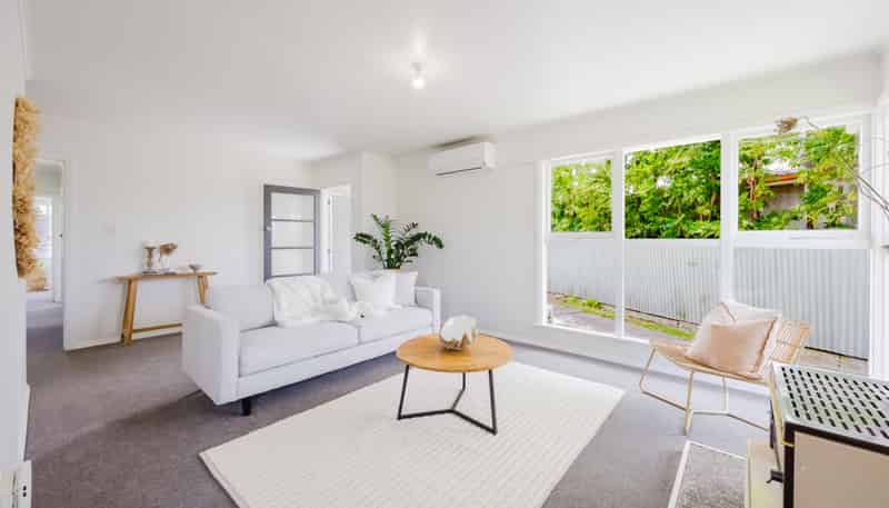 57 Harold Holt Avenue, Onekawa