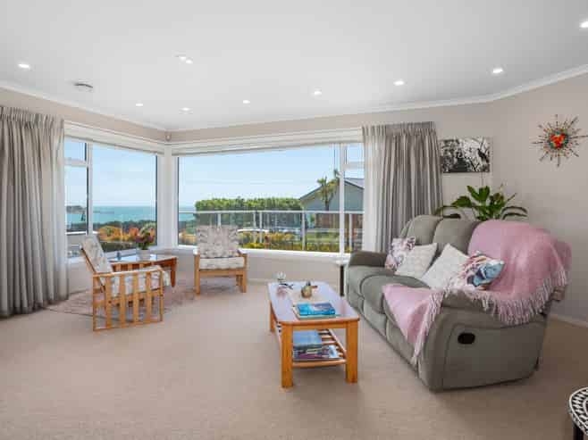 16 Mana View Road, Paremata