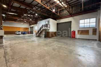 LARGE HIGH STUD WAREHOUSE | 827sqm