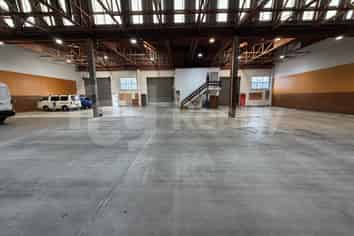 LARGE HIGH STUD WAREHOUSE | 827sqm
