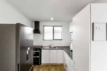 1/18 Coombe Ave, Otara