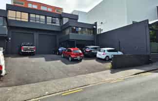 HIGH VERSATILITY WAREHOUSE / OFFICE ON BASQUE ...