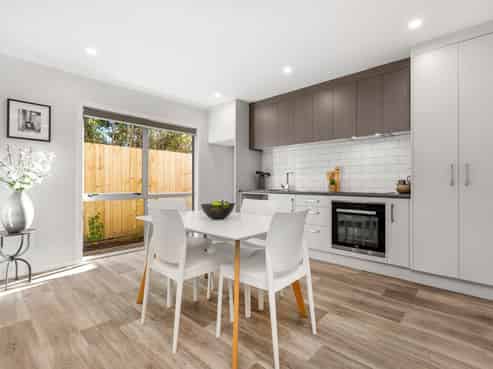 2/10 Gazeley Avenue, Silverdale