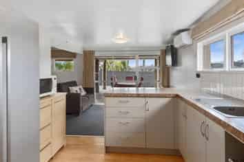 5 Clotworthy Crescent (Downstairs), Onerahi