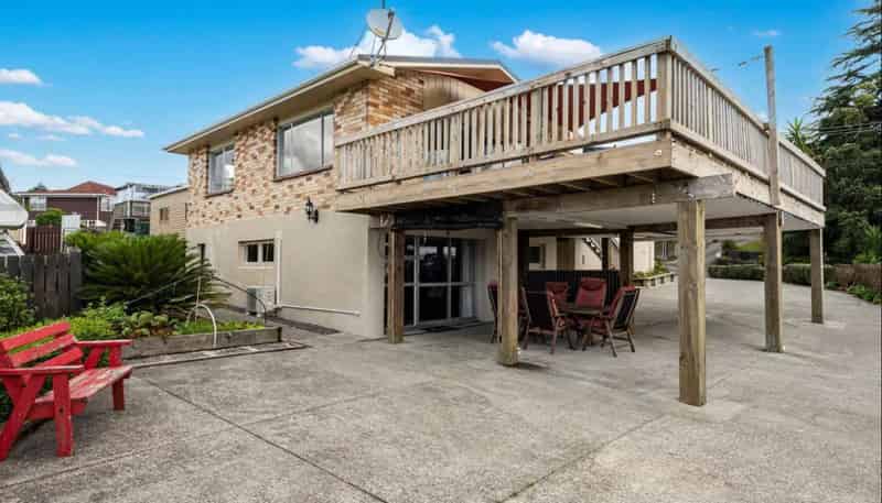 5 Clotworthy Crescent (Downstairs), Onerahi