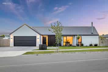 46 McQuillan Avenue, Woodend