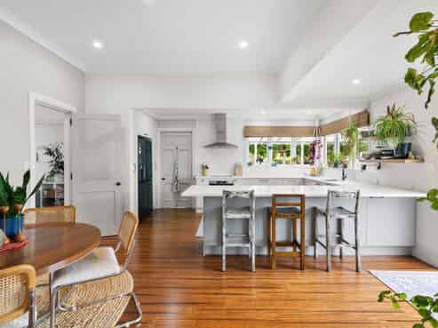 37 Kiharoa Street, Otaki Beach