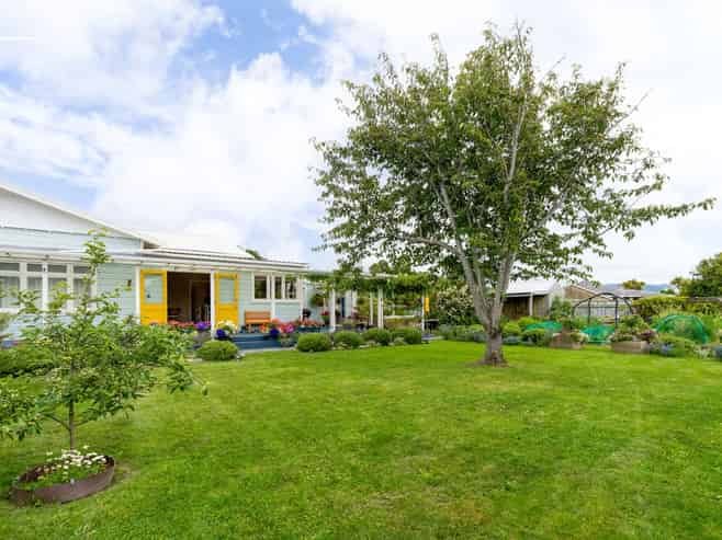 37 Kiharoa Street, Otaki Beach