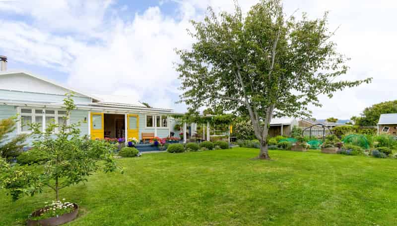 37 Kiharoa Street, Otaki Beach