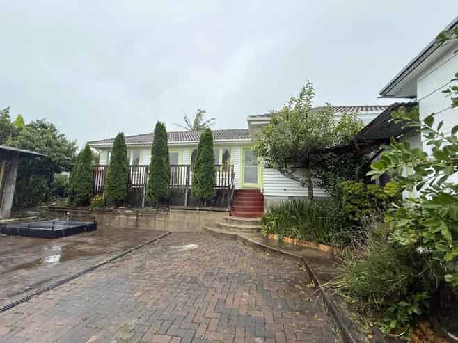 10 Wairere Road, Torbay