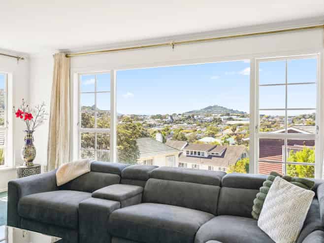 8 Lethenty Way, Karori