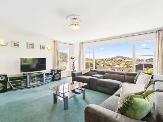 8 Lethenty Way, Karori